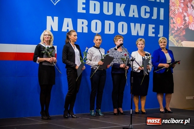 Zdjęcie w galerii na portalu naszraciborz.pl: Miejskie obchody Dnia Edukacji Narodowej. Prezydent wręczył nagrody i wyr&oacute;żnienia wiadomości z regionu