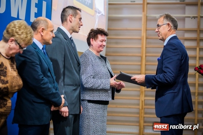 Zdjęcie w galerii na portalu naszraciborz.pl: Miejskie obchody Dnia Edukacji Narodowej. Prezydent wręczył nagrody i wyr&oacute;żnienia wiadomości z regionu