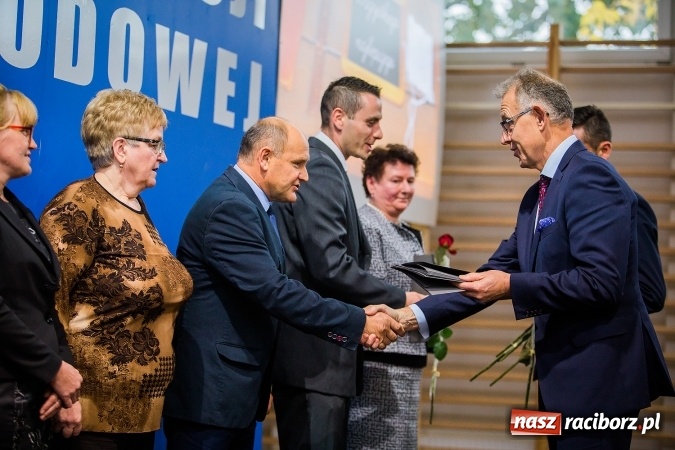 Zdjęcie w galerii na portalu naszraciborz.pl: Miejskie obchody Dnia Edukacji Narodowej. Prezydent wręczył nagrody i wyr&oacute;żnienia wiadomości z regionu