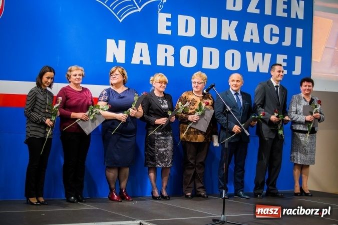 Zdjęcie w galerii na portalu naszraciborz.pl: Miejskie obchody Dnia Edukacji Narodowej. Prezydent wręczył nagrody i wyr&oacute;żnienia wiadomości z regionu