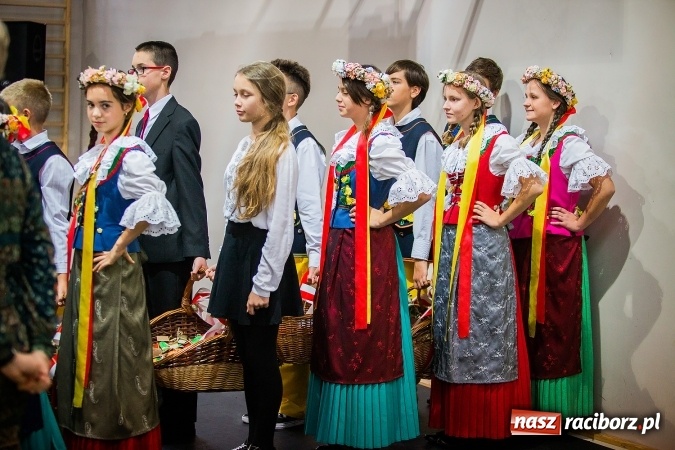 Zdjęcie w galerii na portalu naszraciborz.pl: Miejskie obchody Dnia Edukacji Narodowej. Prezydent wręczył nagrody i wyr&oacute;żnienia wiadomości z regionu