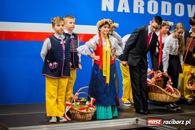 Zdjęcie w galerii na portalu naszraciborz.pl: Miejskie obchody Dnia Edukacji Narodowej. Prezydent wręczył nagrody i wyr&oacute;żnienia wiadomości z regionu