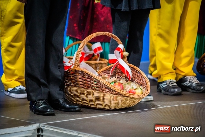 Zdjęcie w galerii na portalu naszraciborz.pl: Miejskie obchody Dnia Edukacji Narodowej. Prezydent wręczył nagrody i wyr&oacute;żnienia wiadomości z regionu