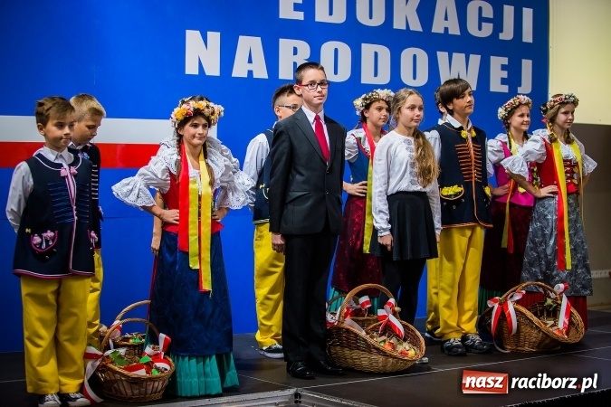 Zdjęcie w galerii na portalu naszraciborz.pl: Miejskie obchody Dnia Edukacji Narodowej. Prezydent wręczył nagrody i wyr&oacute;żnienia wiadomości z regionu