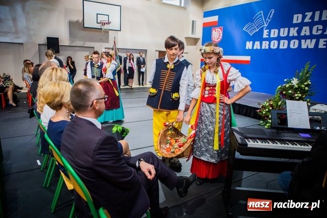 Zdjęcie w galerii na portalu naszraciborz.pl: Miejskie obchody Dnia Edukacji Narodowej. Prezydent wręczył nagrody i wyr&oacute;żnienia wiadomości z regionu