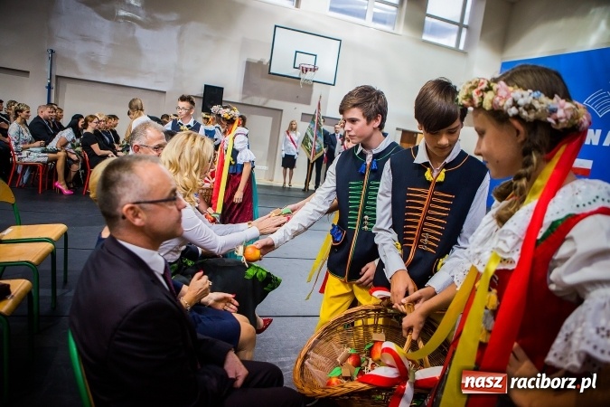 Zdjęcie w galerii na portalu naszraciborz.pl: Miejskie obchody Dnia Edukacji Narodowej. Prezydent wręczył nagrody i wyr&oacute;żnienia wiadomości z regionu