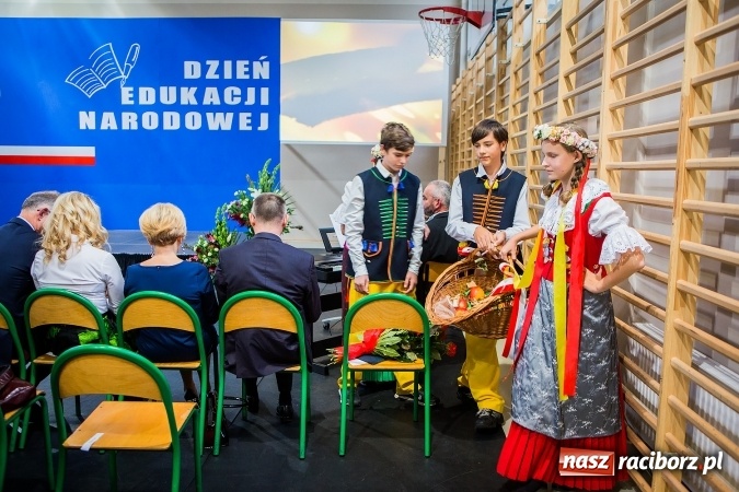 Zdjęcie w galerii na portalu naszraciborz.pl: Miejskie obchody Dnia Edukacji Narodowej. Prezydent wręczył nagrody i wyr&oacute;żnienia wiadomości z regionu