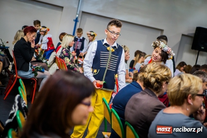 Zdjęcie w galerii na portalu naszraciborz.pl: Miejskie obchody Dnia Edukacji Narodowej. Prezydent wręczył nagrody i wyr&oacute;żnienia wiadomości z regionu