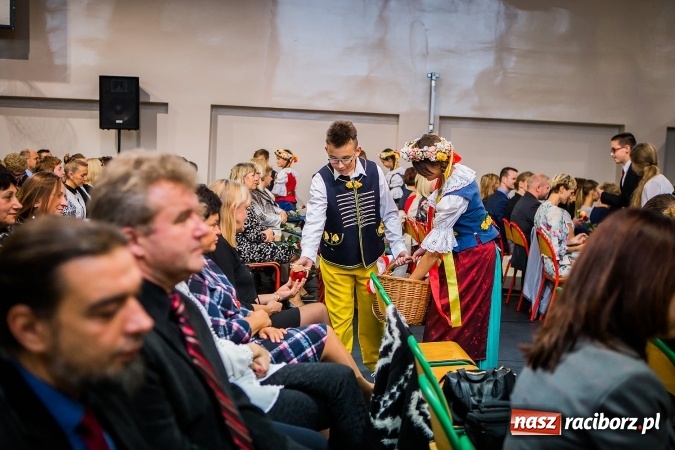 Zdjęcie w galerii na portalu naszraciborz.pl: Miejskie obchody Dnia Edukacji Narodowej. Prezydent wręczył nagrody i wyr&oacute;żnienia wiadomości z regionu