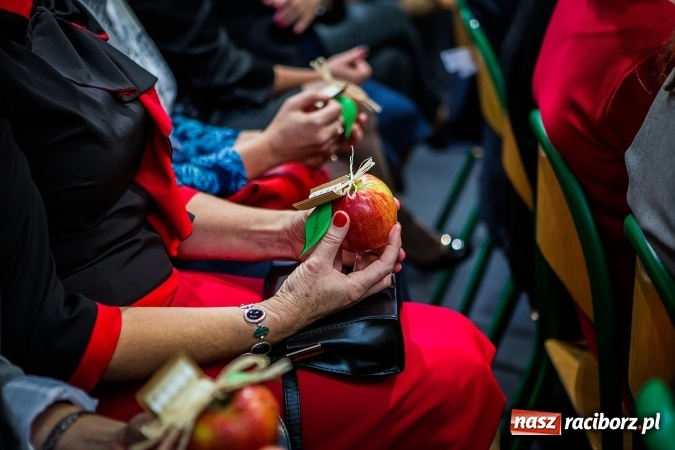 Zdjęcie w galerii na portalu naszraciborz.pl: Miejskie obchody Dnia Edukacji Narodowej. Prezydent wręczył nagrody i wyr&oacute;żnienia wiadomości z regionu