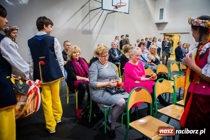 Zdjęcie w galerii na portalu naszraciborz.pl: Miejskie obchody Dnia Edukacji Narodowej. Prezydent wręczył nagrody i wyr&oacute;żnienia wiadomości z regionu