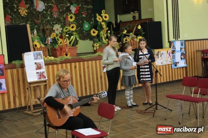 Zdjęcie w galerii na portalu naszraciborz.pl: Obchody XVI Dnia Papieskiego w Domu Kultury w Borucinie wiadomości z regionu