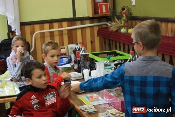 Zdjęcie w galerii na portalu naszraciborz.pl: Obchody XVI Dnia Papieskiego w Domu Kultury w Borucinie wiadomości z regionu