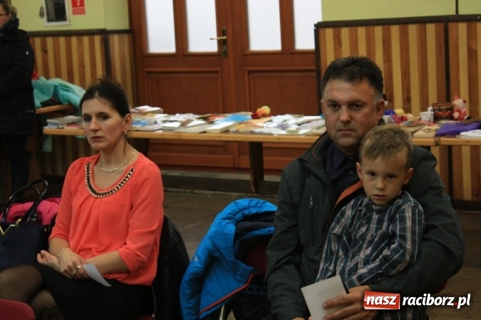 Zdjęcie w galerii na portalu naszraciborz.pl: Obchody XVI Dnia Papieskiego w Domu Kultury w Borucinie wiadomości z regionu