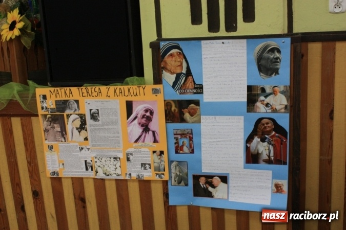 Zdjęcie w galerii na portalu naszraciborz.pl: Obchody XVI Dnia Papieskiego w Domu Kultury w Borucinie wiadomości z regionu