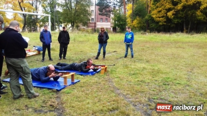 Zdjęcie w galerii na portalu naszraciborz.pl: I Międzyklasowe Zawody Strzeleckie o Puchar Dyrektora MOW Rudy wiadomości z regionu