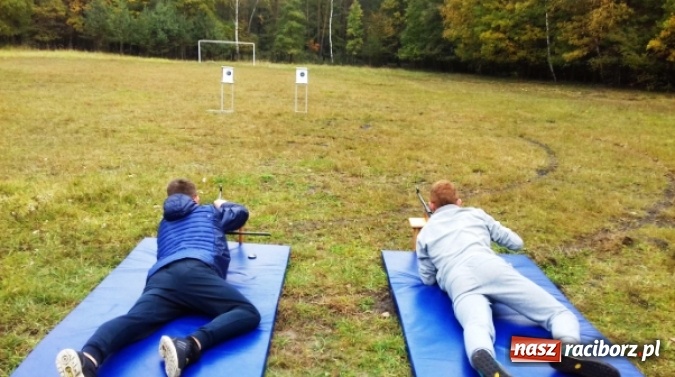Zdjęcie w galerii na portalu naszraciborz.pl: I Międzyklasowe Zawody Strzeleckie o Puchar Dyrektora MOW Rudy wiadomości z regionu