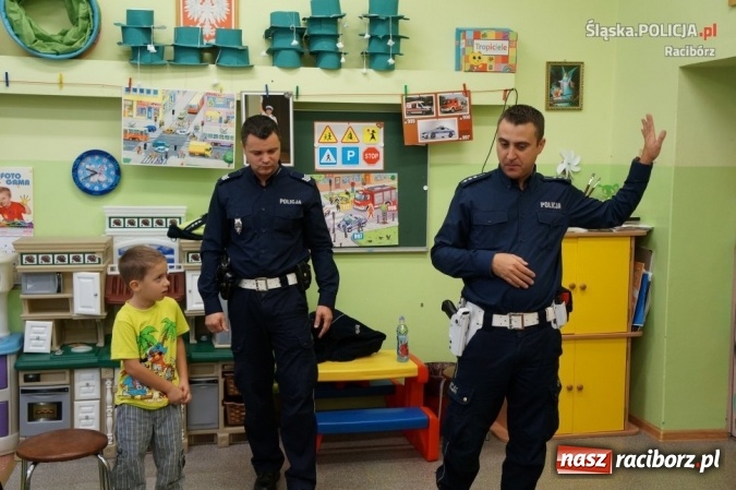 Zdjęcie w galerii na portalu naszraciborz.pl: Policjanci spotkali się z przedszkolakami w Borucinie i w raciborskim Elfiku wiadomości z regionu