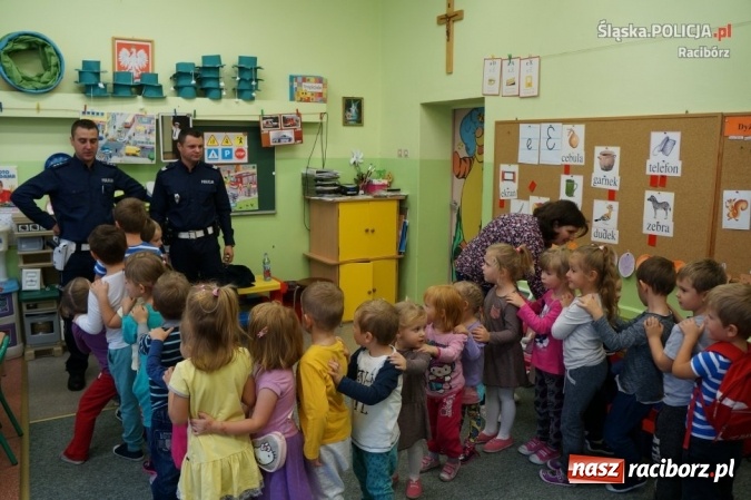Zdjęcie w galerii na portalu naszraciborz.pl: Policjanci spotkali się z przedszkolakami w Borucinie i w raciborskim Elfiku wiadomości z regionu