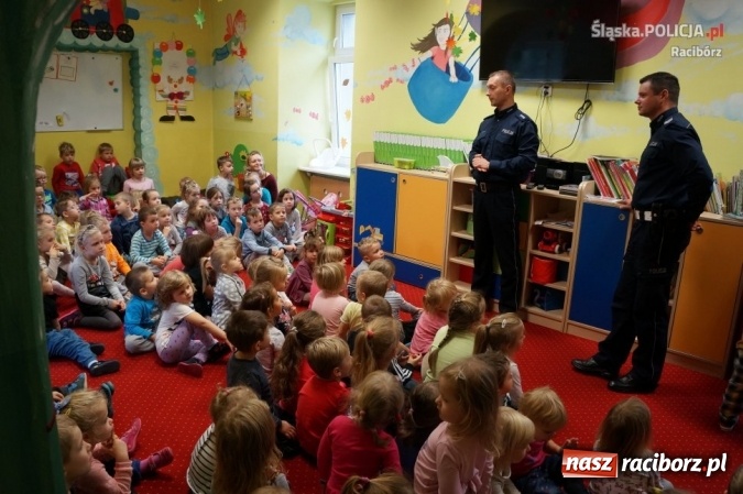 Zdjęcie w galerii na portalu naszraciborz.pl: Policjanci spotkali się z przedszkolakami w Borucinie i w raciborskim Elfiku wiadomości z regionu