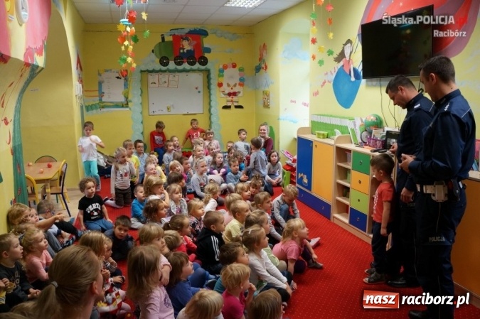 Zdjęcie w galerii na portalu naszraciborz.pl: Policjanci spotkali się z przedszkolakami w Borucinie i w raciborskim Elfiku wiadomości z regionu