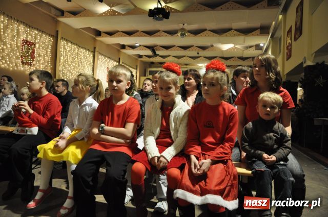 Zdjęcie w galerii na portalu naszraciborz.pl: Tłumy na kiermaszu w Krzanowicach wiadomości z regionu