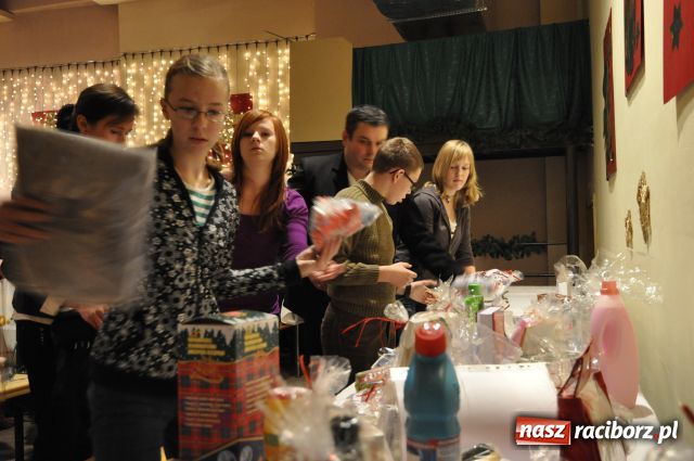 Zdjęcie w galerii na portalu naszraciborz.pl: Tłumy na kiermaszu w Krzanowicach wiadomości z regionu