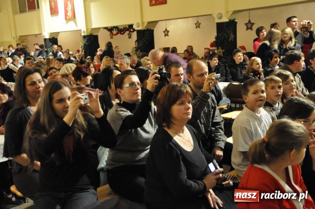 Zdjęcie w galerii na portalu naszraciborz.pl: Tłumy na kiermaszu w Krzanowicach wiadomości z regionu