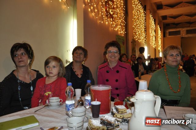 Zdjęcie w galerii na portalu naszraciborz.pl: Tłumy na kiermaszu w Krzanowicach wiadomości z regionu