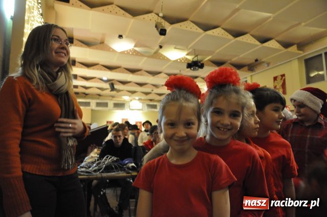 Zdjęcie w galerii na portalu naszraciborz.pl: Tłumy na kiermaszu w Krzanowicach wiadomości z regionu