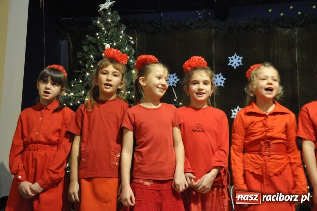 Zdjęcie w galerii na portalu naszraciborz.pl: Tłumy na kiermaszu w Krzanowicach wiadomości z regionu