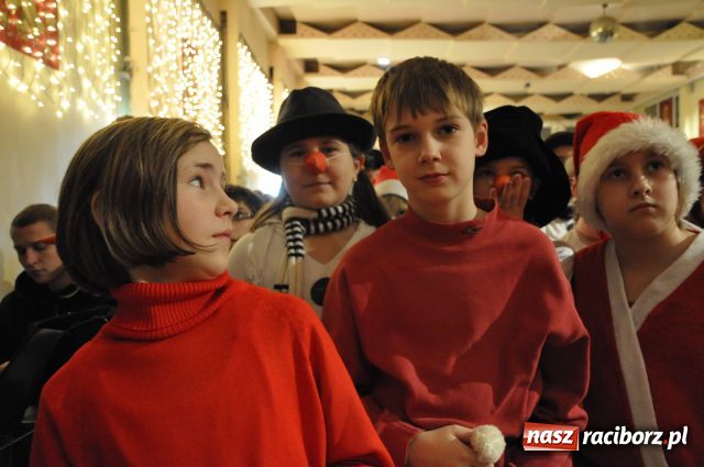 Zdjęcie w galerii na portalu naszraciborz.pl: Tłumy na kiermaszu w Krzanowicach wiadomości z regionu