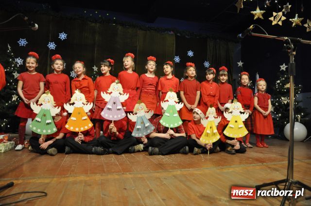 Zdjęcie w galerii na portalu naszraciborz.pl: Tłumy na kiermaszu w Krzanowicach wiadomości z regionu