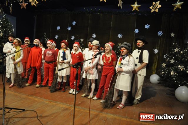 Zdjęcie w galerii na portalu naszraciborz.pl: Tłumy na kiermaszu w Krzanowicach wiadomości z regionu