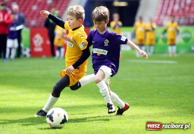 Zdjęcie w galerii na portalu naszraciborz.pl: 320 tysięcy dzieci w XVII edycji Turnieju Z Podwórka na Stadion o Puchar Tymbarku wiadomości z regionu