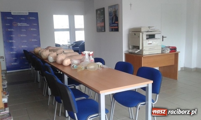Zdjęcie w galerii na portalu naszraciborz.pl: W biurze poselskim o pierwszej pomocy  wiadomości z regionu