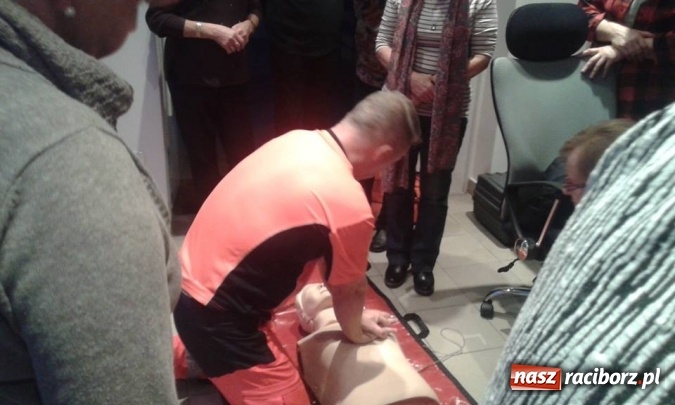 Zdjęcie w galerii na portalu naszraciborz.pl: W biurze poselskim o pierwszej pomocy  wiadomości z regionu