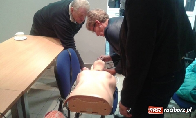 Zdjęcie w galerii na portalu naszraciborz.pl: W biurze poselskim o pierwszej pomocy  wiadomości z regionu