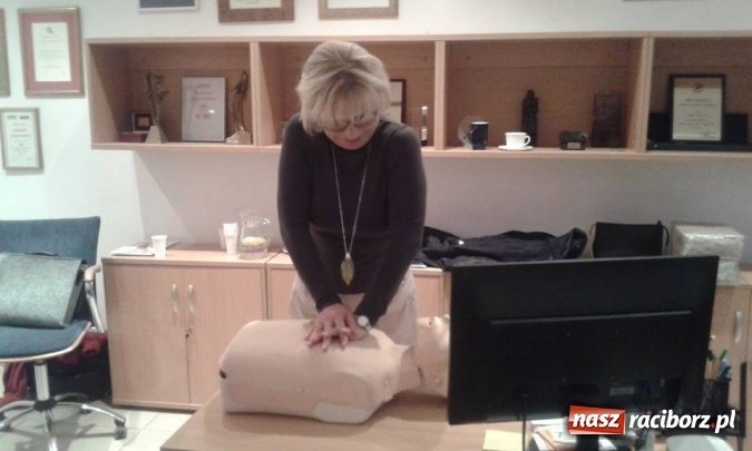 Zdjęcie w galerii na portalu naszraciborz.pl: W biurze poselskim o pierwszej pomocy  wiadomości z regionu