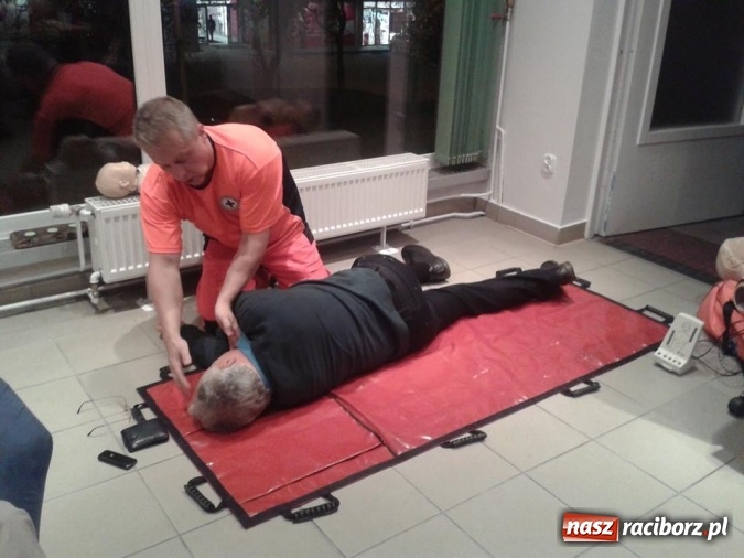 Zdjęcie w galerii na portalu naszraciborz.pl: W biurze poselskim o pierwszej pomocy  wiadomości z regionu