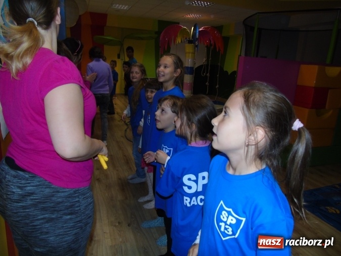 Zdjęcie w galerii na portalu naszraciborz.pl: Wizyta czeskich uczniów i nauczycieli w Szkole Podstawowej nr 13 wiadomości z regionu