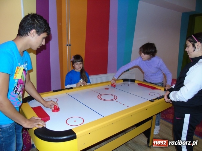 Zdjęcie w galerii na portalu naszraciborz.pl: Wizyta czeskich uczniów i nauczycieli w Szkole Podstawowej nr 13 wiadomości z regionu