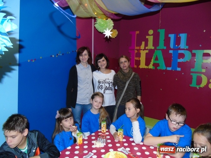 Zdjęcie w galerii na portalu naszraciborz.pl: Wizyta czeskich uczniów i nauczycieli w Szkole Podstawowej nr 13 wiadomości z regionu