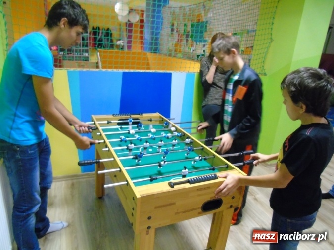 Zdjęcie w galerii na portalu naszraciborz.pl: Wizyta czeskich uczniów i nauczycieli w Szkole Podstawowej nr 13 wiadomości z regionu