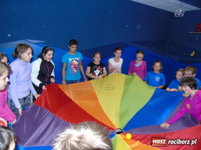 Zdjęcie w galerii na portalu naszraciborz.pl: Wizyta czeskich uczniów i nauczycieli w Szkole Podstawowej nr 13 wiadomości z regionu