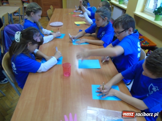 Zdjęcie w galerii na portalu naszraciborz.pl: Wizyta czeskich uczniów i nauczycieli w Szkole Podstawowej nr 13 wiadomości z regionu