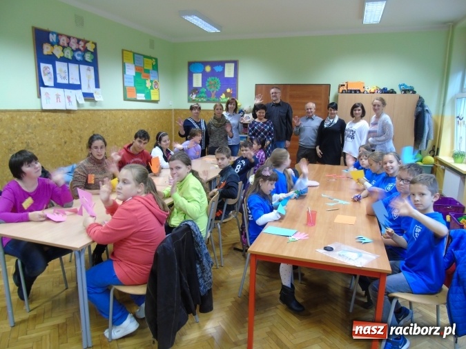 Zdjęcie w galerii na portalu naszraciborz.pl: Wizyta czeskich uczniów i nauczycieli w Szkole Podstawowej nr 13 wiadomości z regionu