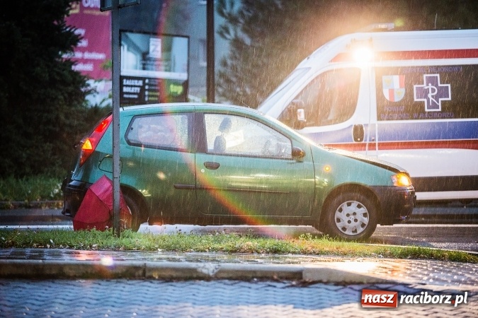 Zdjęcie w galerii na portalu naszraciborz.pl: Kolejne potrącenie, tym razem na Opawskiej. 66-latka była na pasach! wiadomości z regionu