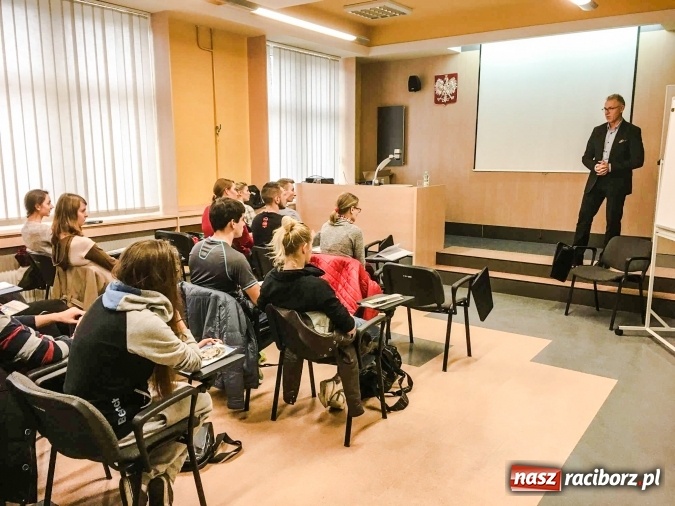 Zdjęcie w galerii na portalu naszraciborz.pl: Samorząd a kluby i organizacje sportowe - prezydent na zajęciach w PWSZ Racibórz  wiadomości z regionu