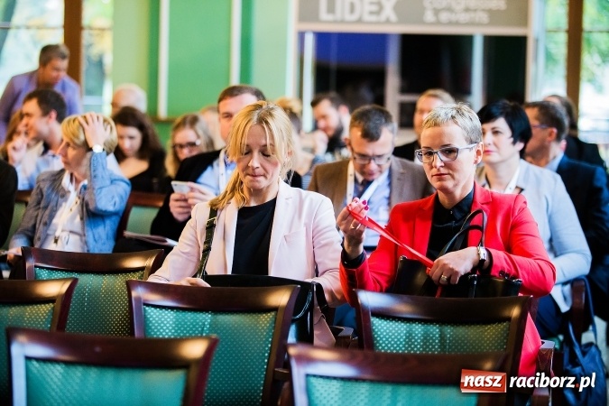 Zdjęcie w galerii na portalu naszraciborz.pl: W Raciborzu dyskutują o trzeciej rewolucji przemysłowej wiadomości z regionu